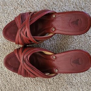 Red plataforma comfortable slip ons never worn.